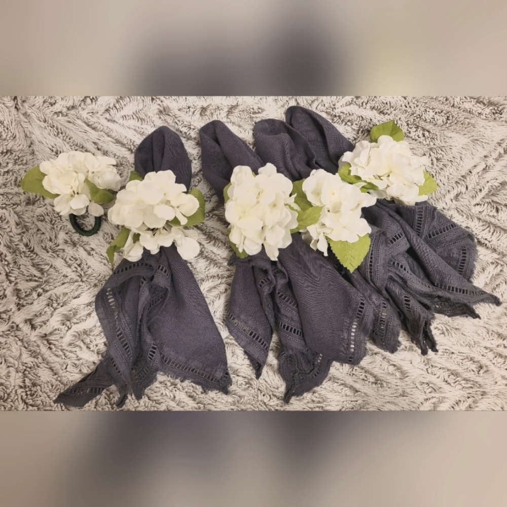 Cloth napkins with rings